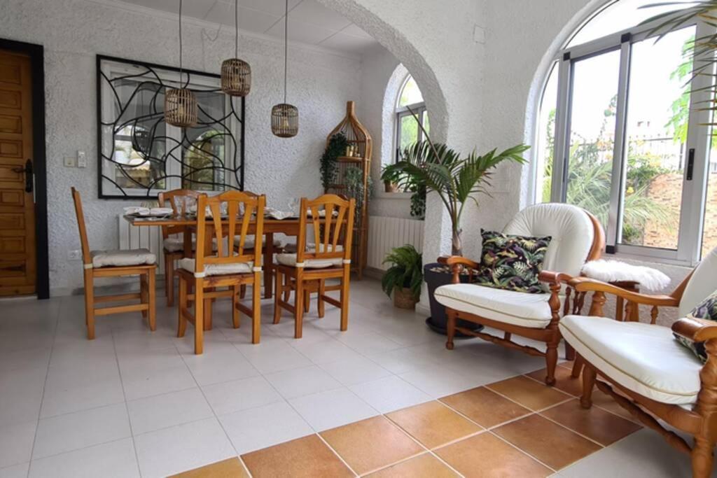 Tropical Paradise Villa In Torrevieja Eksteriør bilde