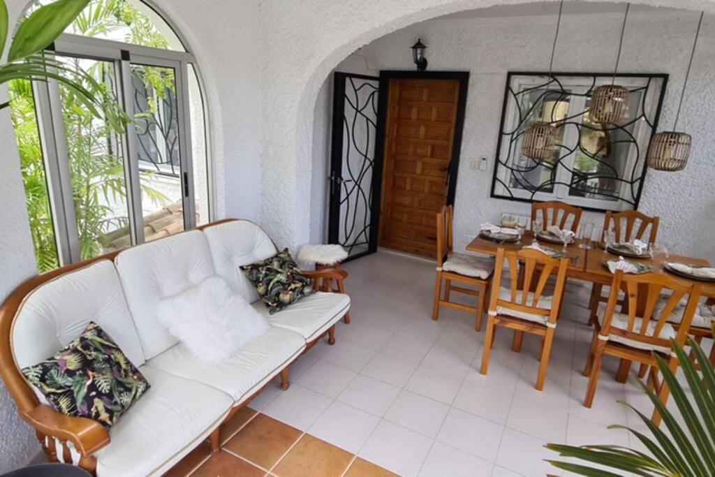 Tropical Paradise Villa In Torrevieja Eksteriør bilde