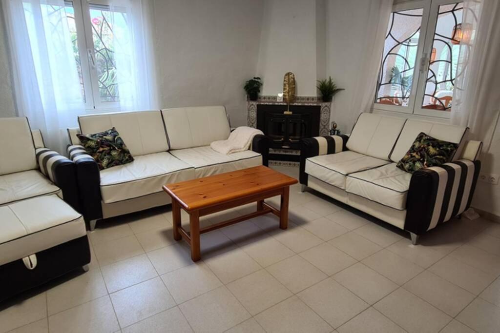 Tropical Paradise Villa In Torrevieja Eksteriør bilde